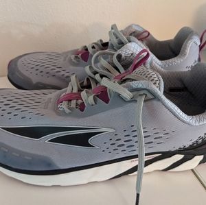 Altra Torino 4 Zero Drop Running Shoe